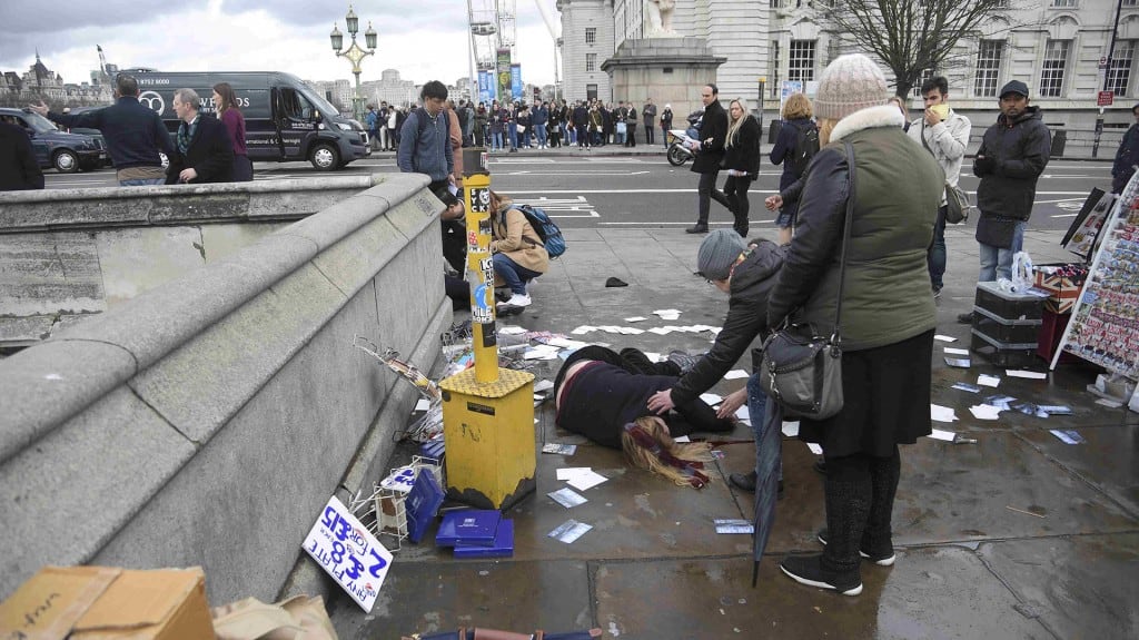 El atacante atropelló a 10 personas y acuchilló a un policía. Foto: Reuters.