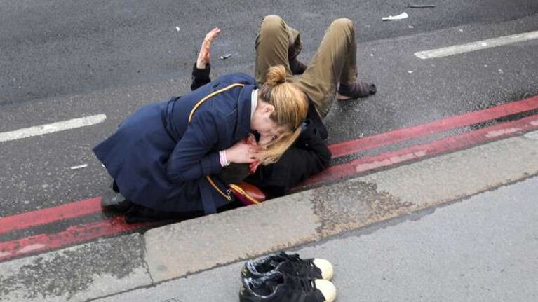El atacante atropelló a 10 personas y acuchilló a un policía. Foto: Reuters.