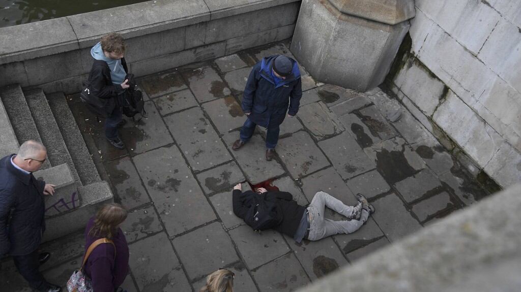 El atacante atropelló a 10 personas y acuchilló a un policía. Foto: Reuters.