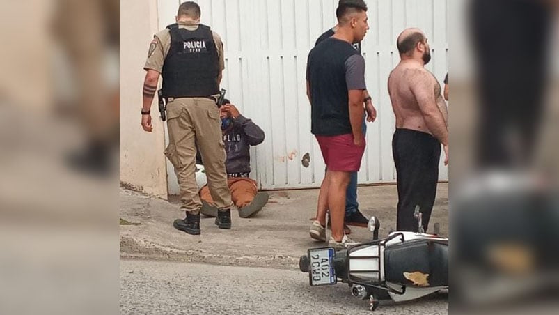 El atacante le sustrajo los celulares a tres adolescentes. Foto: Vivir en San Vicente.