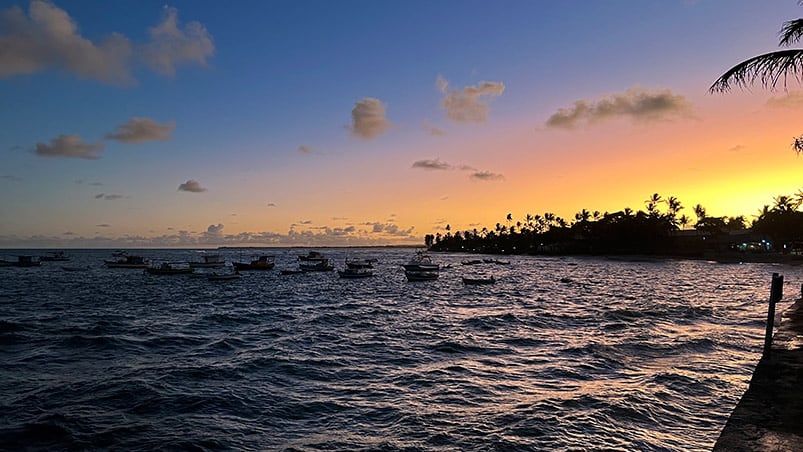 El atardecer majestuoso de Praia do Forte.