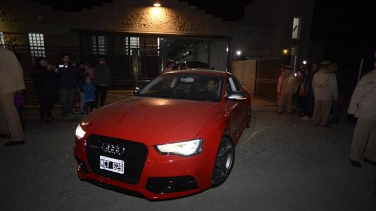 El Audi Rojo, uno de los "chiches" de Lázaro.