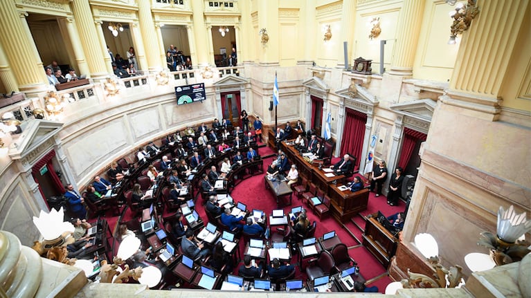 El aumento alcanza a senadores tras el acuerdo con personal legislativo.