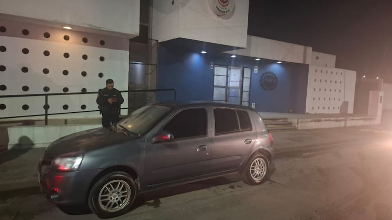 El auto atacado en barrio Müller.