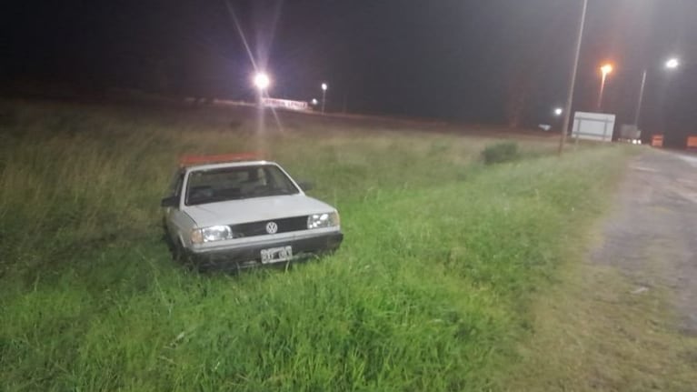 El auto chocado quedó a la vera de la ruta 7.
