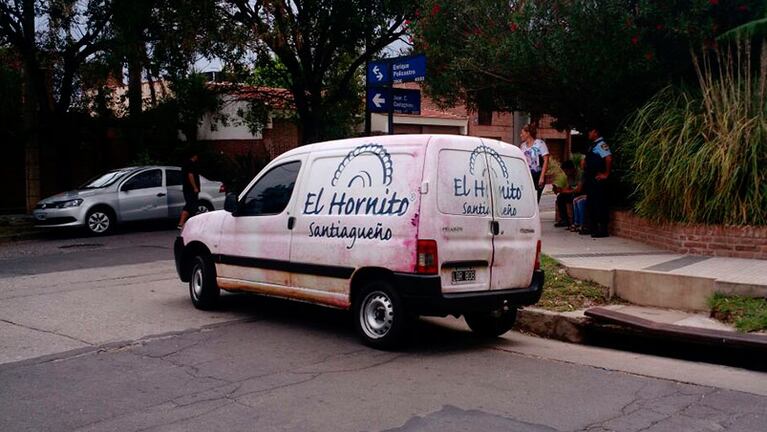El auto de la casa de comida que sufrió un asalto a mano armada. Foto: Karina Vallori / ElDoce.tv
