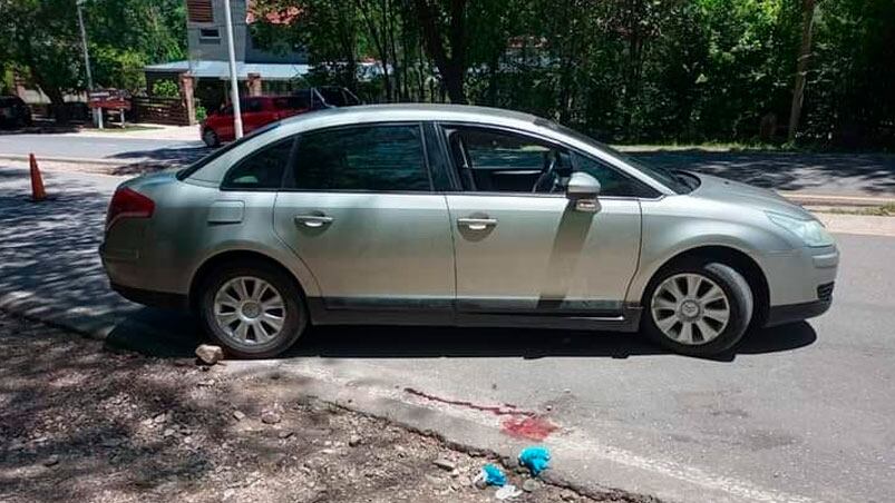 El auto de la pareja de turistas que paseaba por Calamuchita. Foto: gentileza Radio Unna.