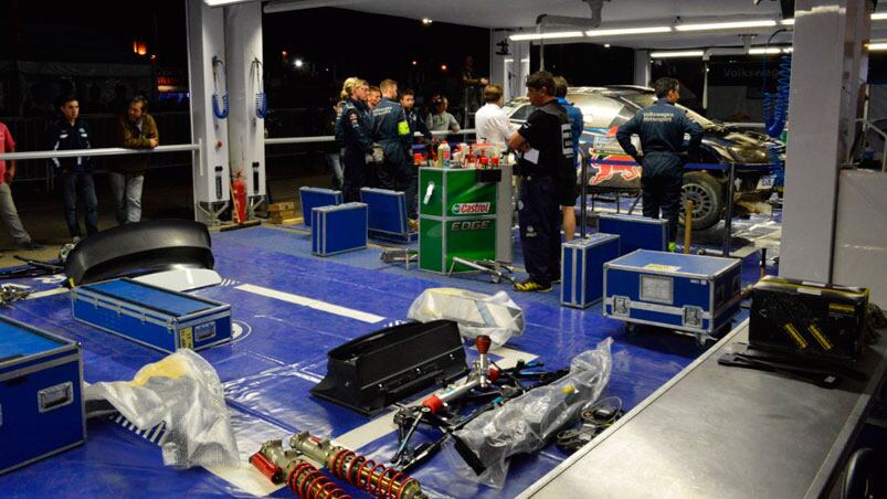 El auto de Latvala fue reparado en el Parque de Asistencia de Carlos Paz. Foto: Maximiliano López / ElDoce.tv