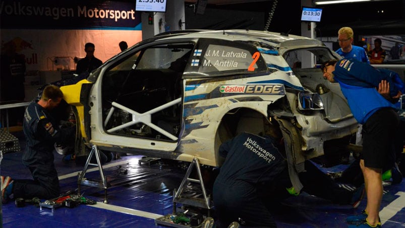 El auto de Latvala fue reparado en el Parque de Asistencia de Carlos Paz. Foto: Maximiliano López / ElDoce.tv