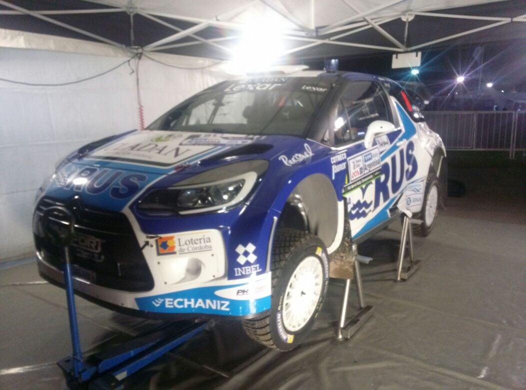 El auto del piloto cordobés, bien argentino. Foto: Marcos Villgra / ElDoce.tv