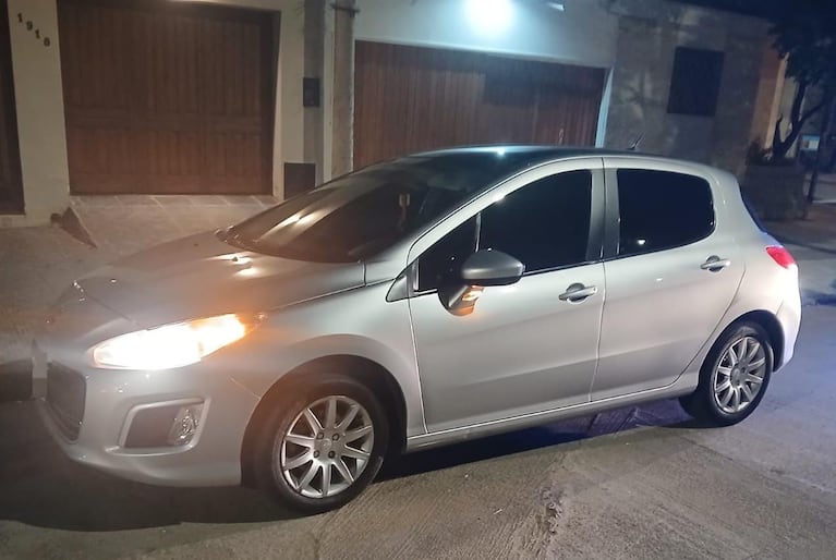 El auto en el que circulaban los detenidos.