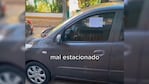 El auto estuvo mal estacionado durante el fin de semana.