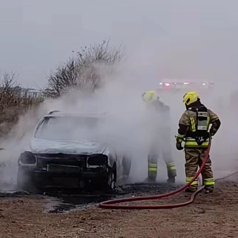 El auto hallado incendiado en Corral de Bustos.