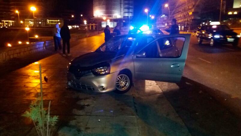 El auto que embistió a un grupo de amigos.