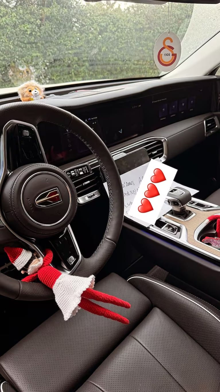 El auto que Icardi le regaló a la China.