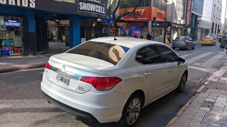 El auto quedó al resguardo de la Policía.