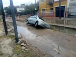 El auto quedó atrapado y pasó toda la noche en ese lugar.