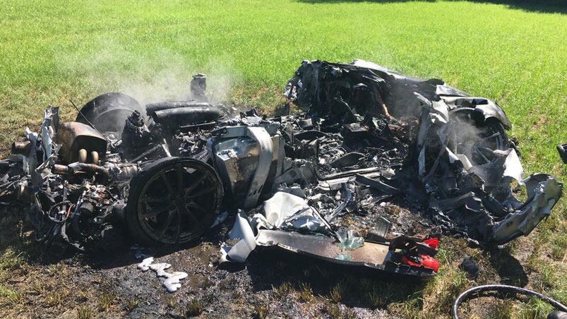 El auto quedó carbonizado.