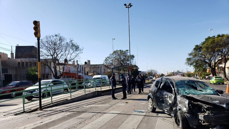 El auto quedó destruido.