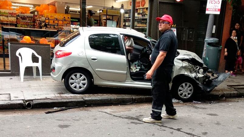 El auto quedó destruido. 