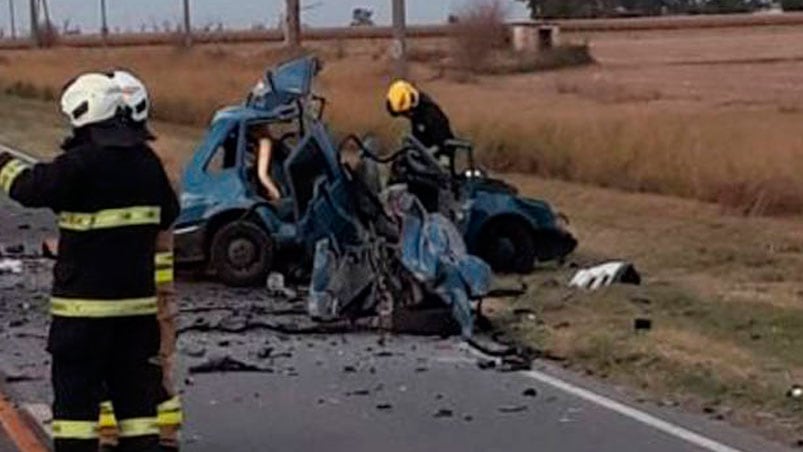 El auto quedó totalmente destrozado.