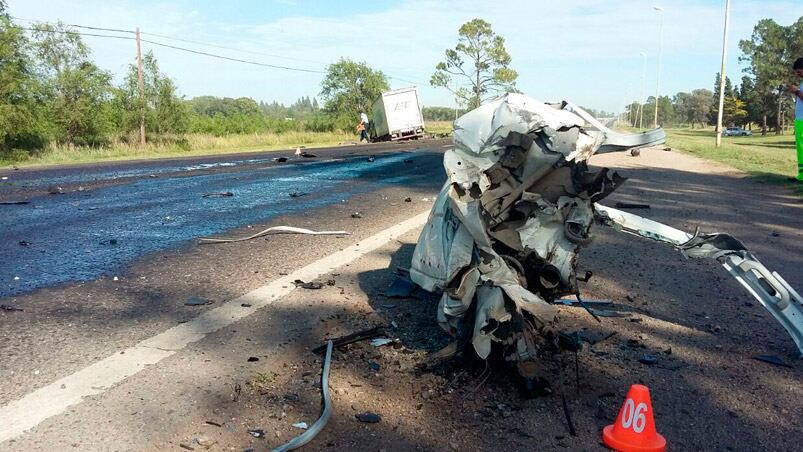 El auto quedó totalmente destruido. Foto: Telediario Digital.