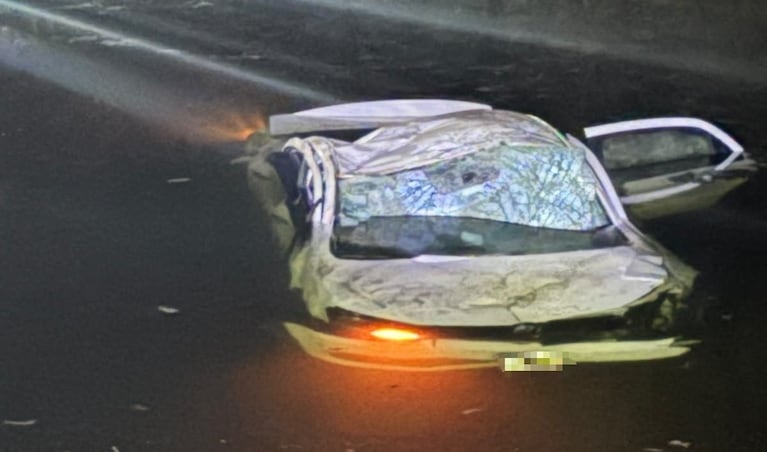El auto terminó en el río por causas a establecer.