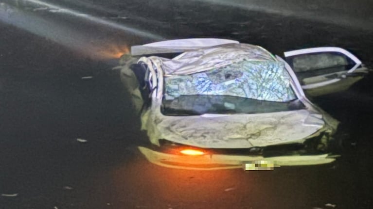 El auto terminó en el río por causas a establecer.