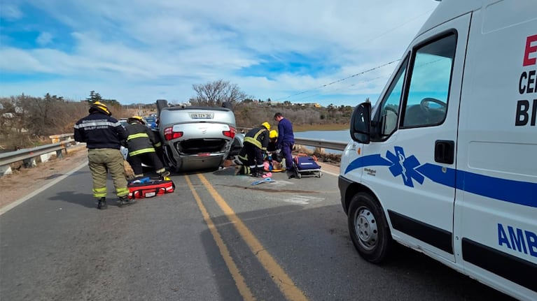 El auto volcó sobre la ruta 38, en el valle de Punilla.