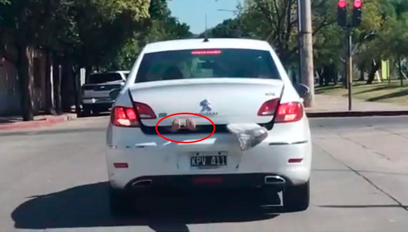 El automovilista tenía otra multa impaga.