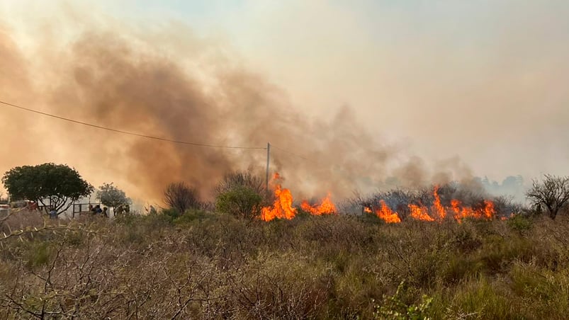 El avance del fuego en Punilla.