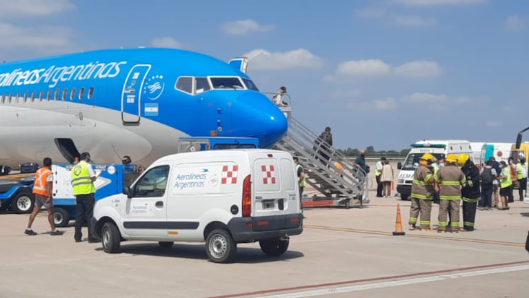 El avión aterrizó de emergencia en Córdoba y hubo personas con heridas leves