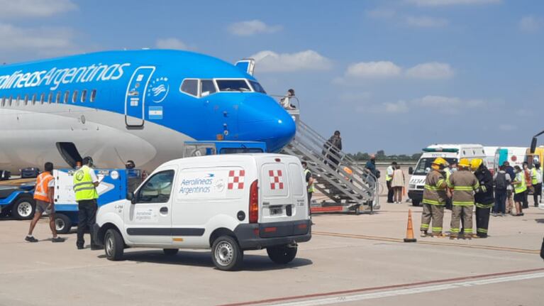 El avión aterrizó de emergencia en Córdoba y hubo personas con heridas leves