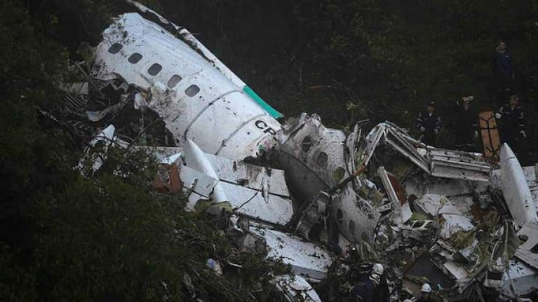 El avión de Chapecoense no tenía combustible al impactar