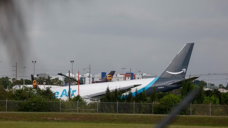 El avión tenía el logo de Amazon.