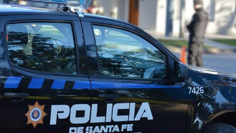 El aviso a la Policía espantó a los delincuentes y escaparon con muebles por el patio.