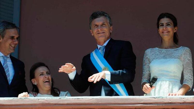 El baile de Mauricio Macri en el balcón de la Casa Rosada. Foto: Clarín.