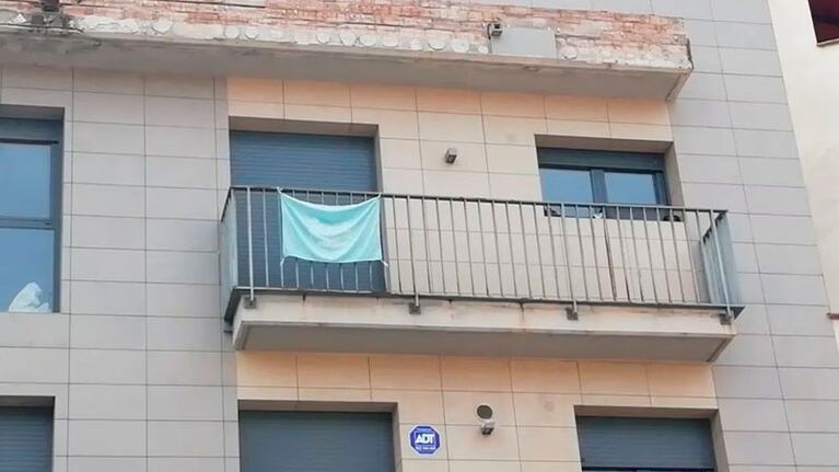 El balcón del que cayeron las gemelas.