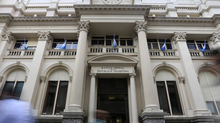 El Banco Central dio curso a la primera de cuatro bajas de las tasas de las Leliq.