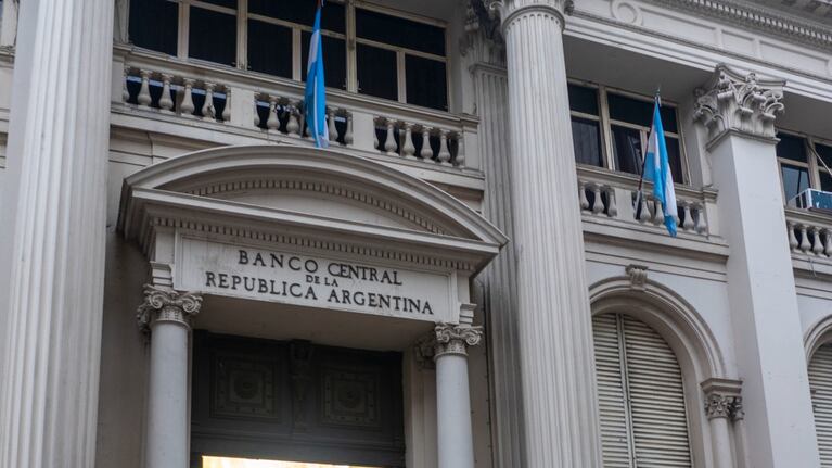 El Banco Central realizó el anuncio después que el Indec difundiera la inflación de diciembre de 2024.
