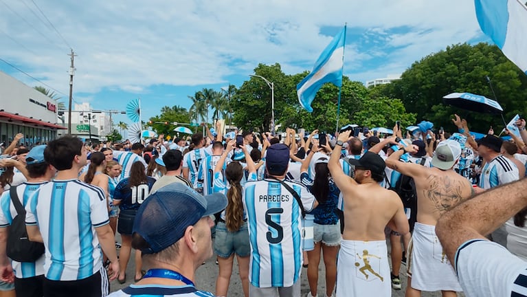 El banderazo argentino en Miami en la previa de 16avos.