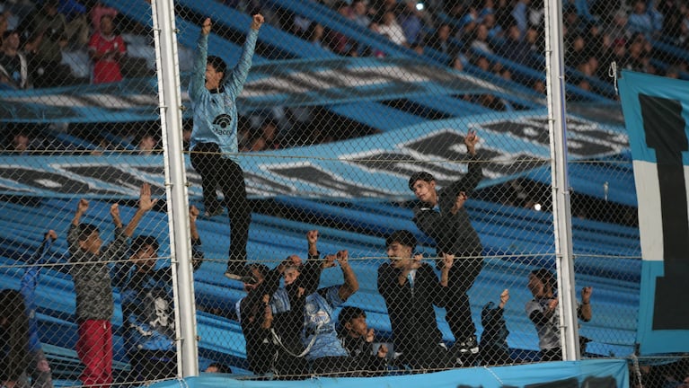 El banderazo de Belgrano en Alberdi.
