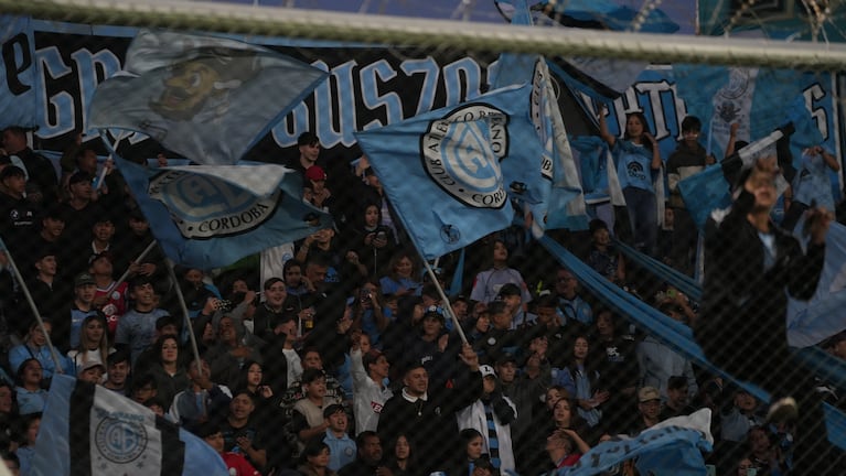 El banderazo de Belgrano en Alberdi en la previa del clásico.