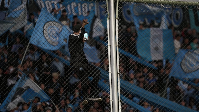El banderazo de Belgrano en Alberdi en la previa del clásico.