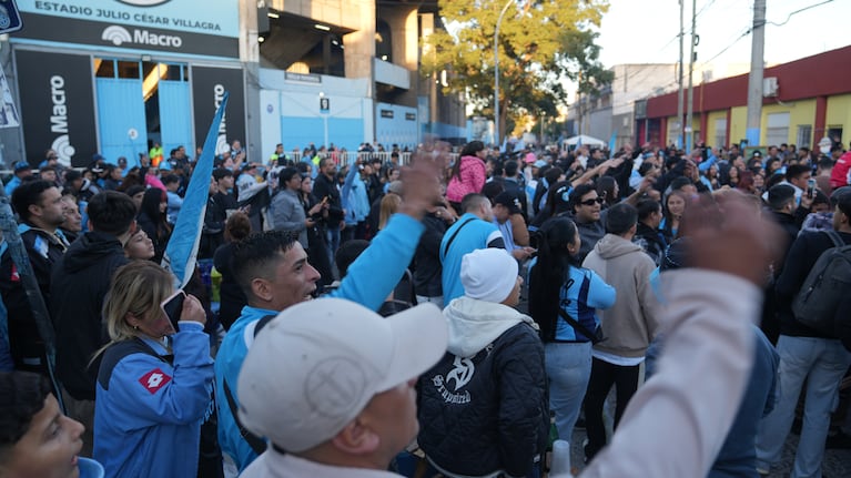 El banderazo de Belgrano en Alberdi en la previa del clásico.