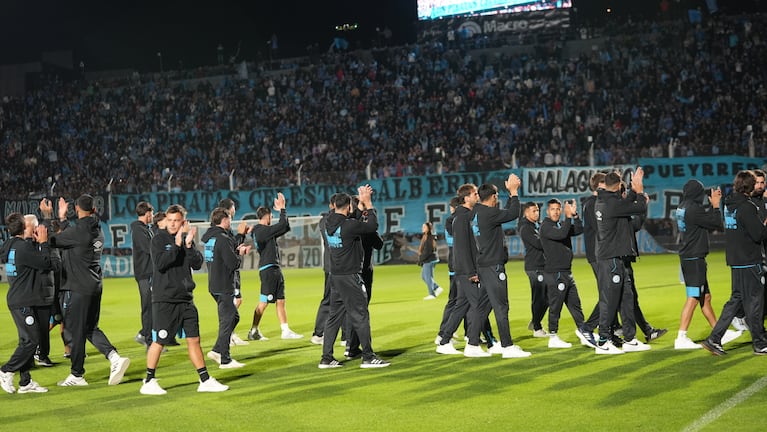 El banderazo de Belgrano para saludar a los jugadores antes de la final con River.