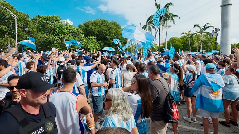 El banderazo en Miami en la previa de 16avos.
