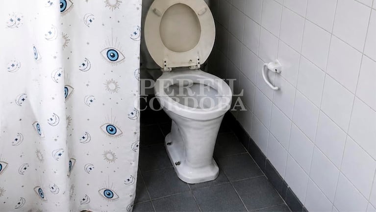 El baño, uno de los puntos claves en la investigación. Foto: Perfil Córdoba.