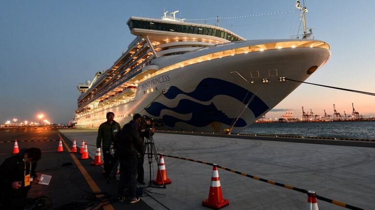 El barco infectado esta varado en Yokohama.