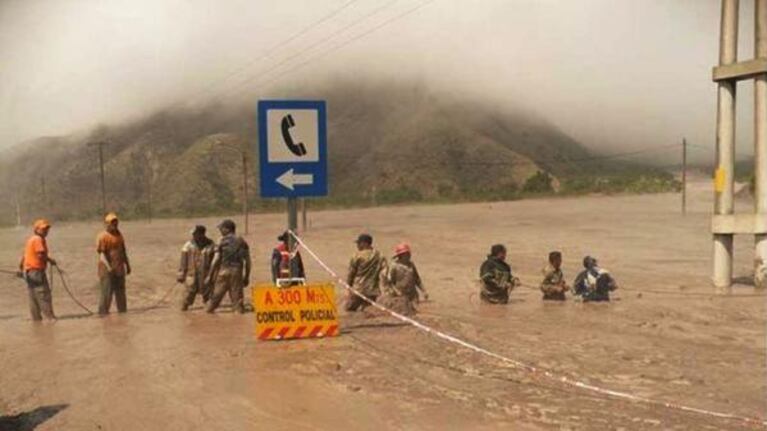 El barro bajó desde la montaña y complicó en varias zonas.